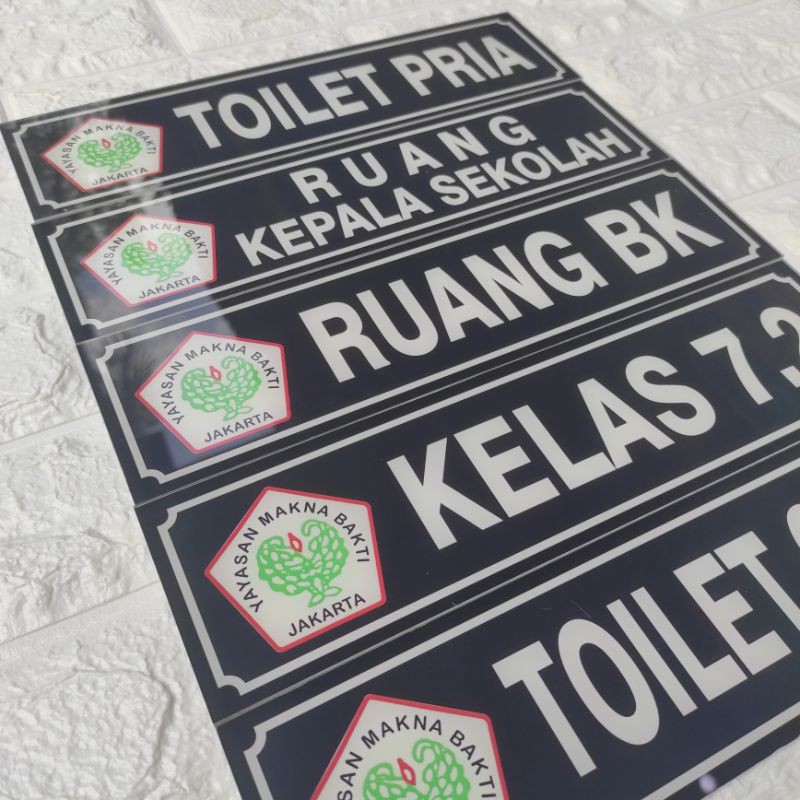 PAPAN NAMA AKRILIK SIGN LABEL ACRYLIC PAPAN AKRIL COSTUM DESAIN BEBAS 10X20CM NAMA RUANG NAMA KELAS