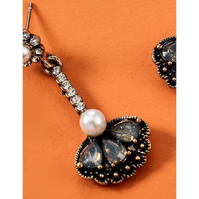 LRC Anting Tusuk Fashion Black Alloy Acrylic Diamond Pearl K51456