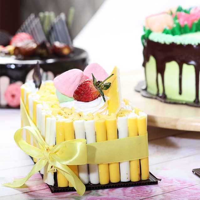 

Fruit Cake ukuran 20 x 10 cm / Kue Ulang Tahun