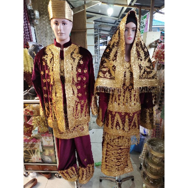 baju penganten adat koto gadang Minang.