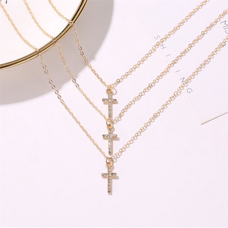 Kalung Multilayer Cross wanita dengan berlian Kalung tiga lapis vintage yang halus