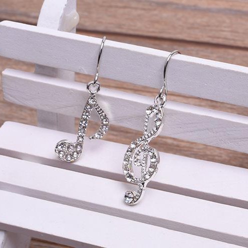 Anting pejantan berbentuk berlian temperamen perempuan earrings asimetris