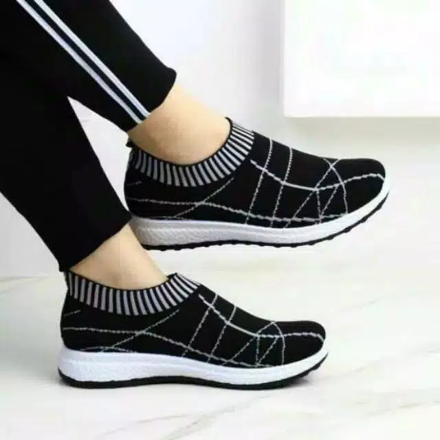 SEPATU WANITA SLIP ON VENOM MD 04 TERBAIK