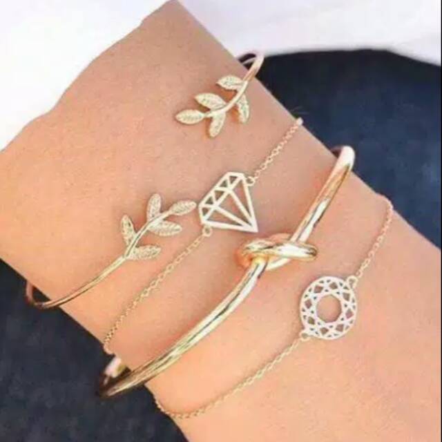 Gelang titanium set 4pcs cuma 35000 y
