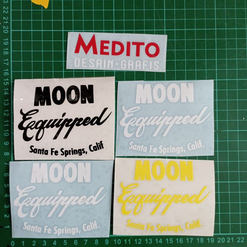 Sticker Cutting Moon Equipped