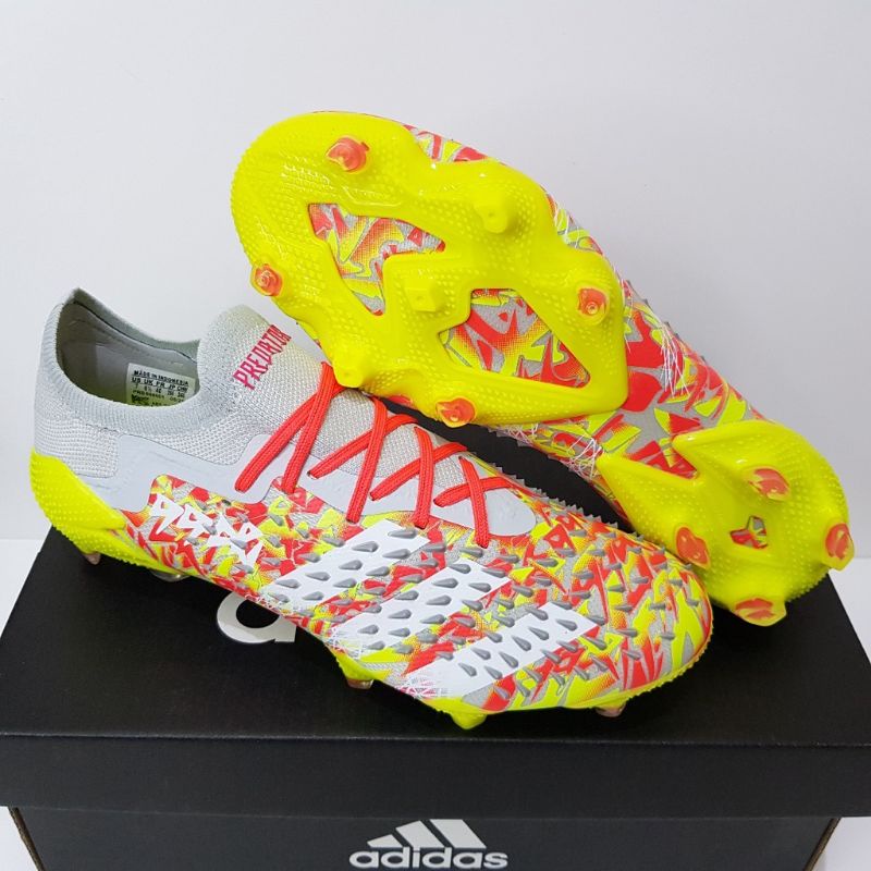 Sepatu Bola Adidas Predator Freak Numbers Up .