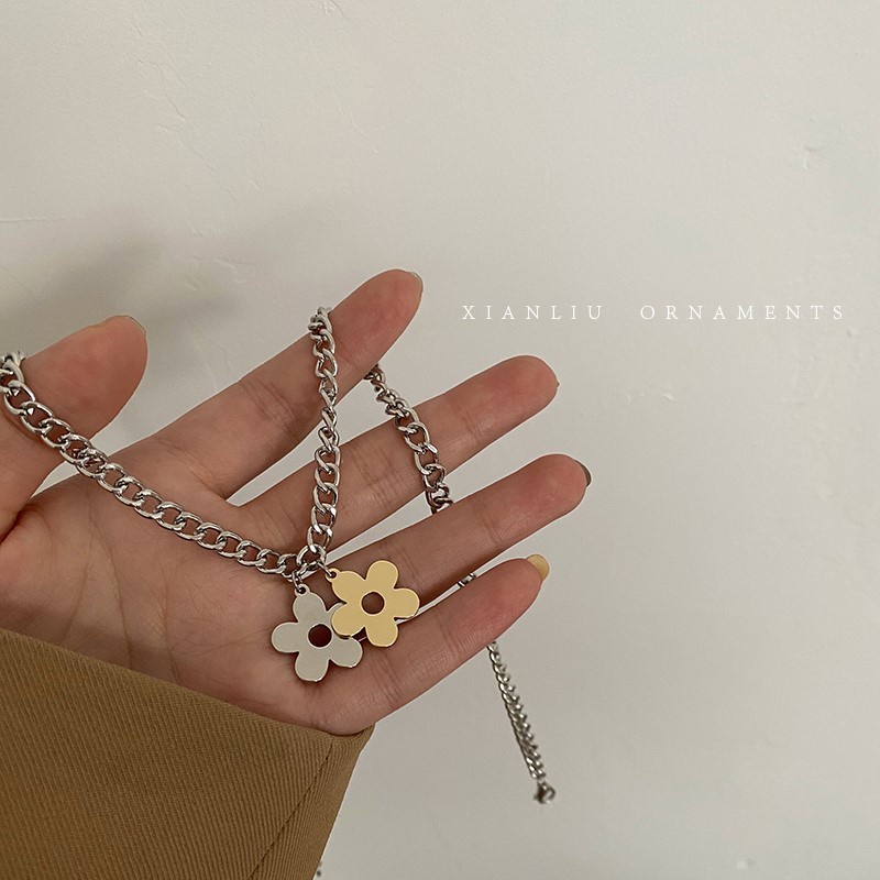 Kalung Rantai Desain Bunga Warna Emas Dan Silver