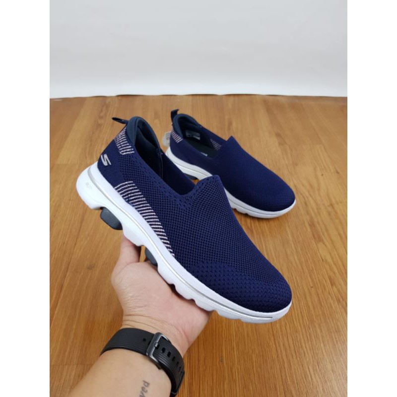 Sepatu Wanita Skechers Gowalk 5 Prized