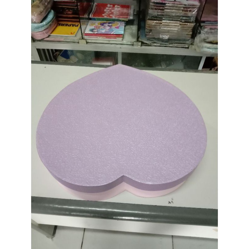 

box kado love hati