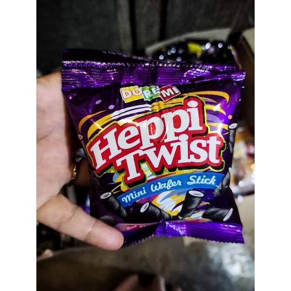 

Doremi heppi twist isi 10pcs-jajanan jadul-makanan ringan-camilan - chiki2-jajan coklat-snack ringan