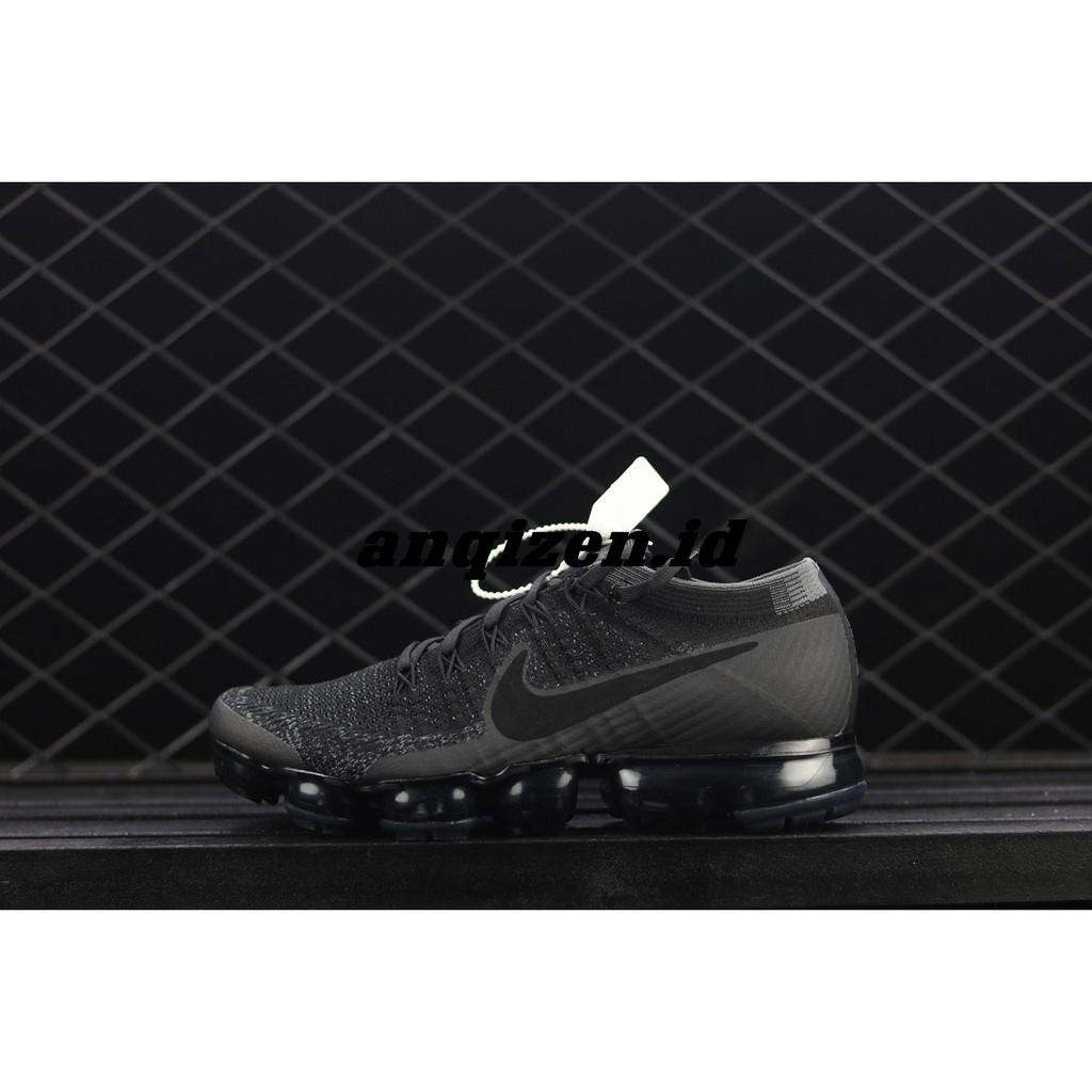 air vapor max triple black