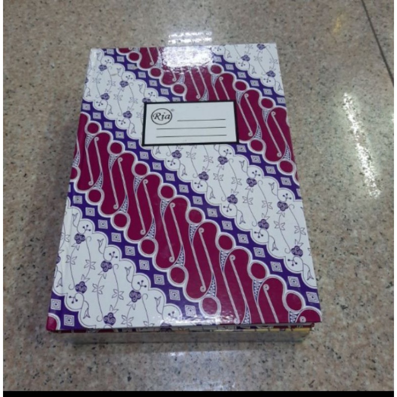 

Buku kwarto Ria 200 Lembar Hardcover