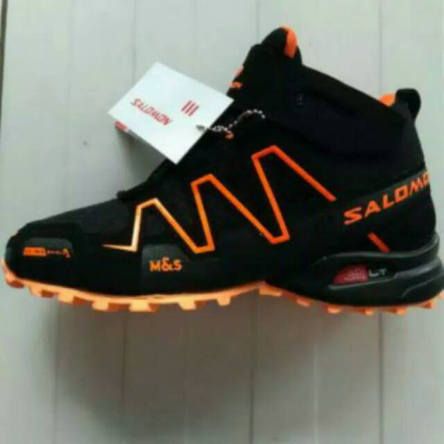 Sepatu adidas salomon