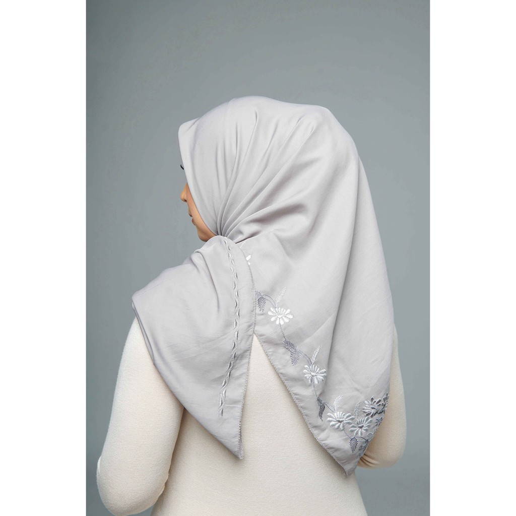 NIRNAYA SCARF GREY - JEDA X RUMAH AYU