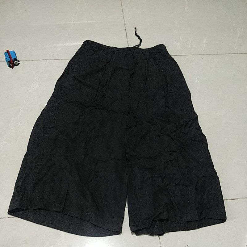 kulot Uniqlo adem hitam ungu size L celana