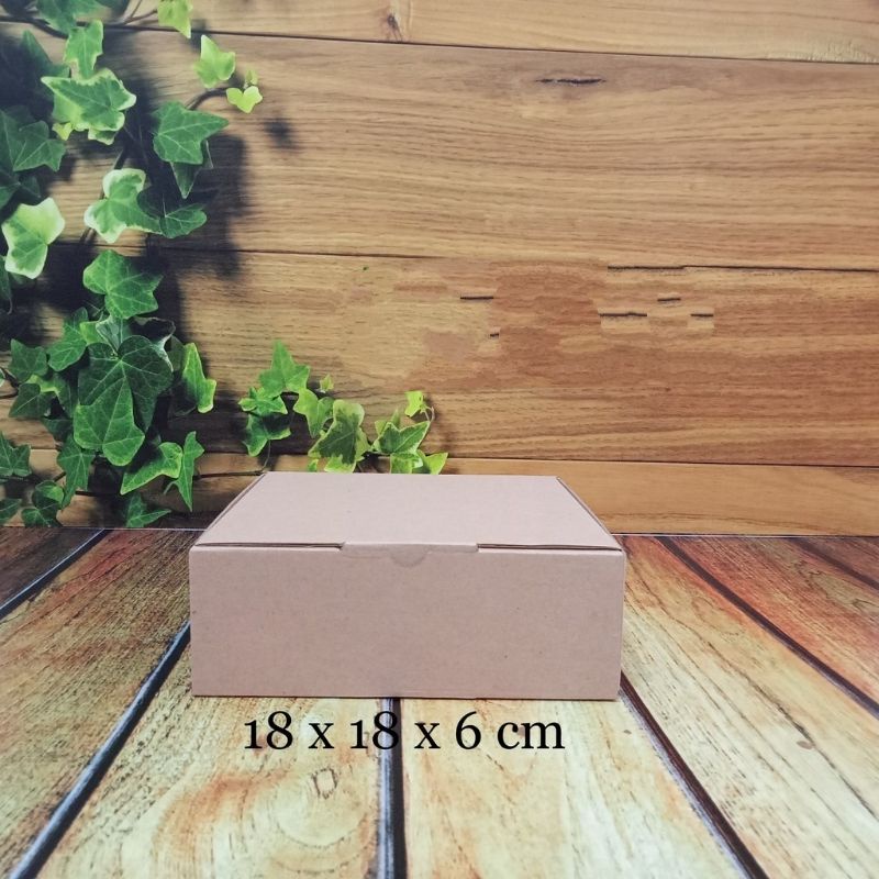 

kardus/box 18x18x6cm...die cut