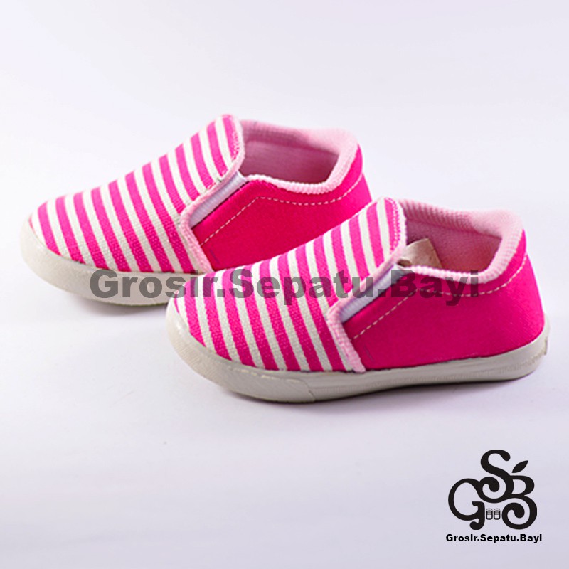 sepatu anak perempuan slip on motif Salur Pink