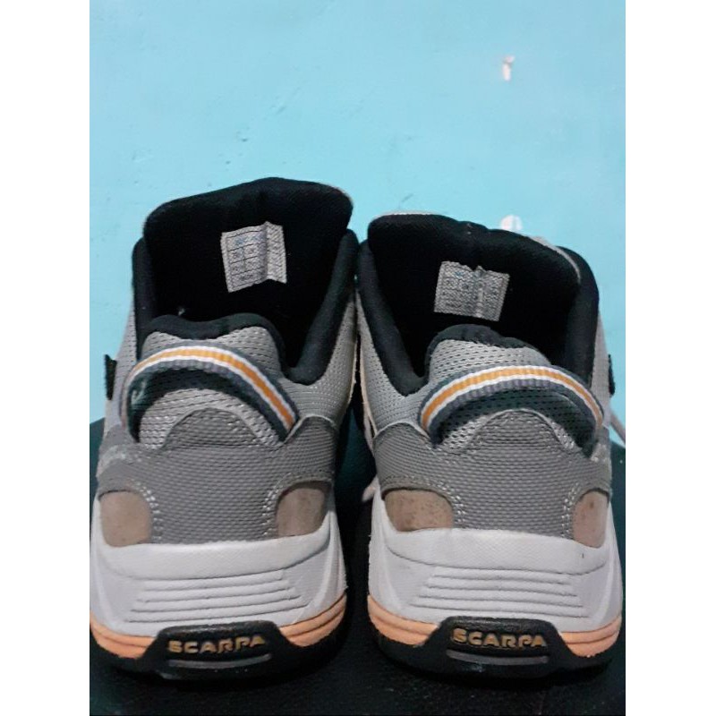 Sepatu gunung second SCARPA