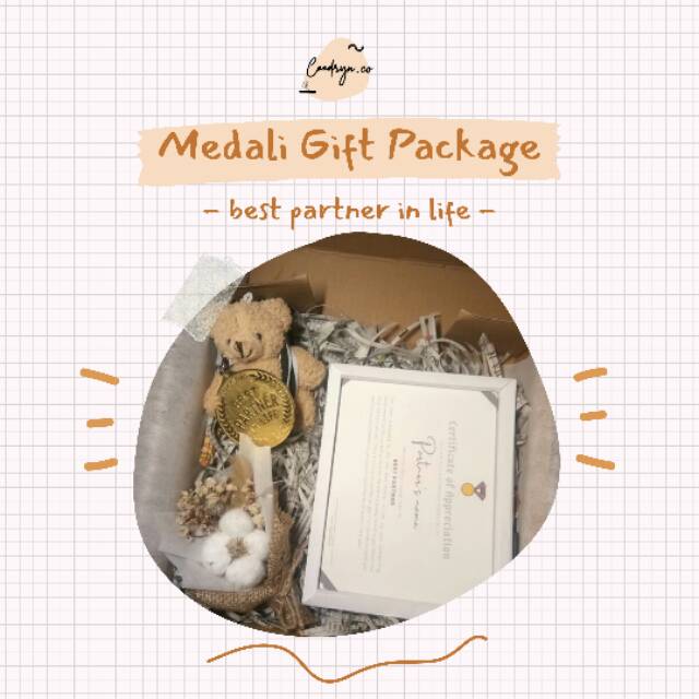 

Hadiah: Medali Best Partner in Life Gift Package