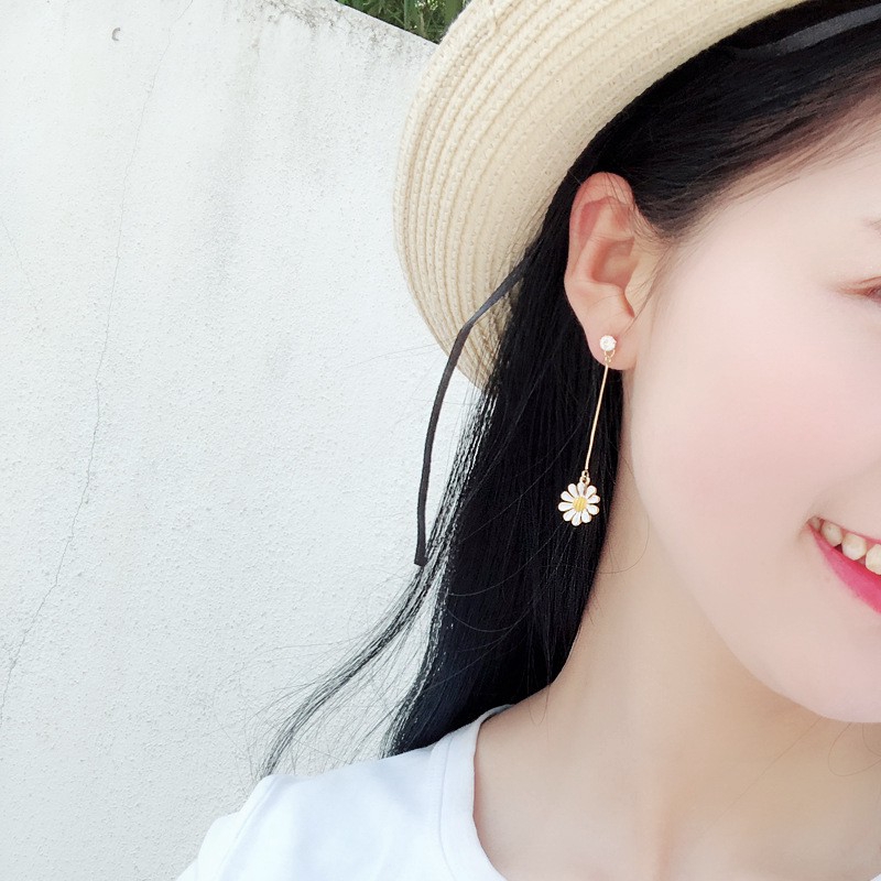 (YUZHU) Bayar Di Tempat Korea Simple Daisy Sun Flower Pendant Earrings anting