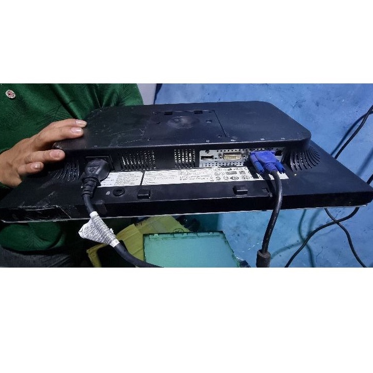 lcd hp 19in wide bercak di layar aman di windows tanpa kaki obral banget