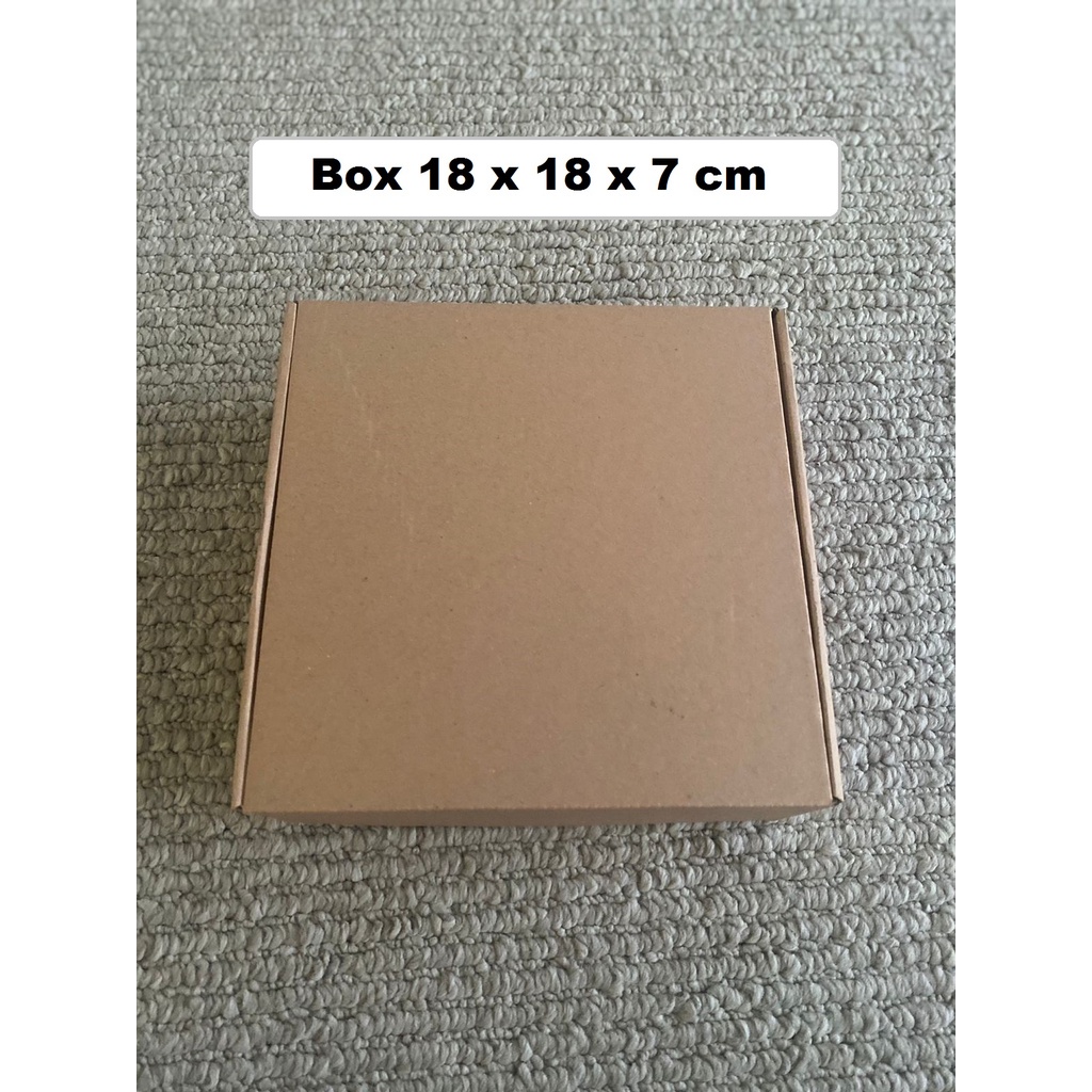 

Box Kotak 18 x 18 x 7 cm , Die cut, Kotak kue, Corrugated Packaging