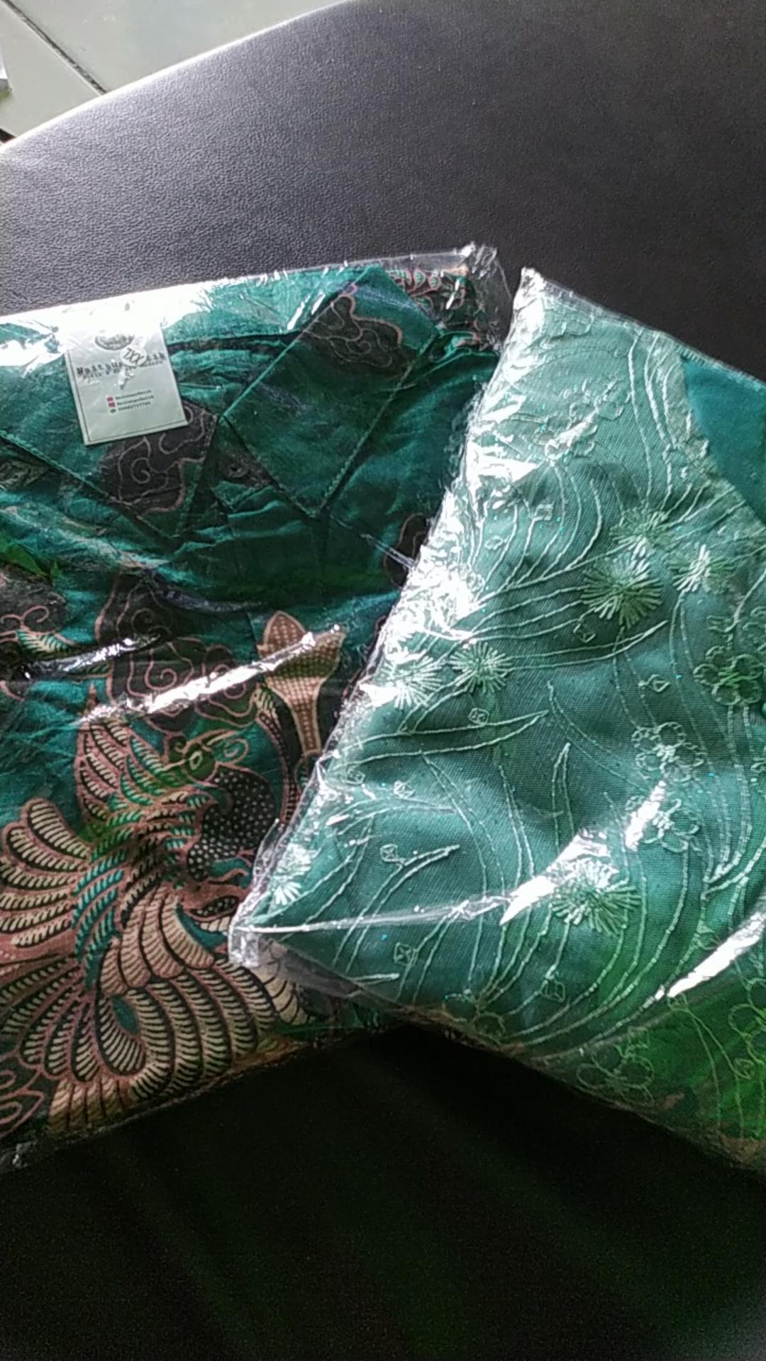 Batik Couple Kebaya Tunangan Set Pinguin Filya Merah Dan Hijau