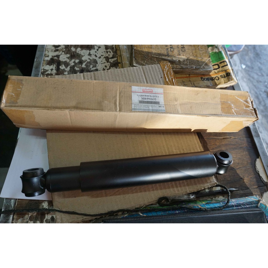 Shock Breaker/Absorber Belakang Oli Mitsubishi Pajero/Triton