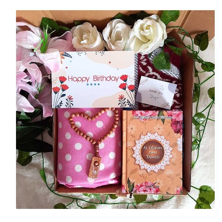 

Parcel Hampers Kado Hadiah Gift Box Ultah Alat Sholat Wanita - Hampers lebaran