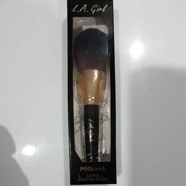 L.A. GIRL Pro Brush 101 Large Powder Brush