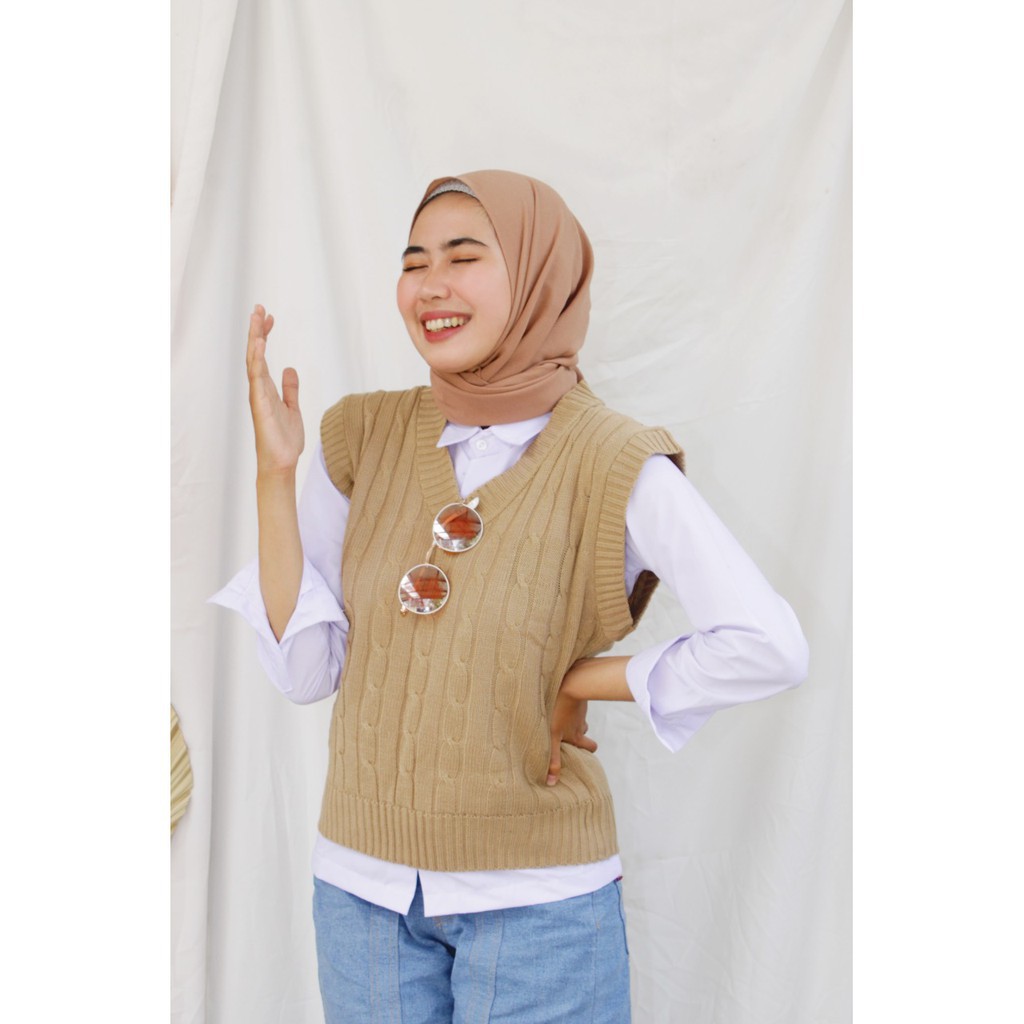 Rompi Vest Delmi | Vest Rompi Cable | Rompi Rajut Wanita