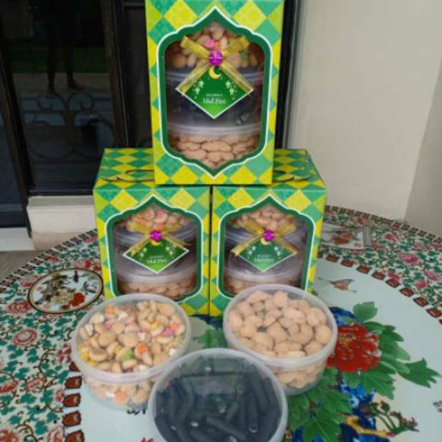 

Parcel Lebaran Kue Kering Astor Semprit Coklat Murah Meriah