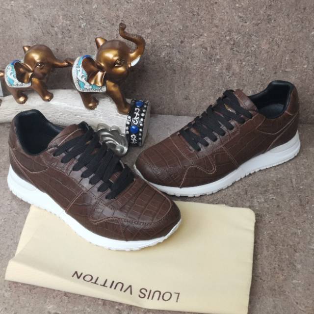 Sepatu lv sneaker mirror quality lou is vuitton pria