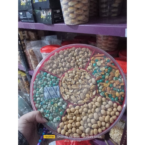 

kacang gurih tray