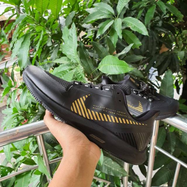 FOR MEN
NIKE AIR ZOOM PEGASUS 36 SHIELD "BLACK GOLD"