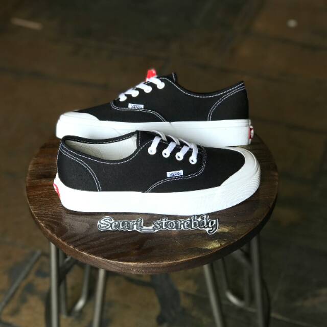 vans authentic half moon
