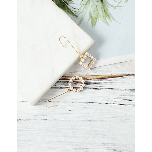 LRC Anting Tusuk Fashion Gold Alloy Geometric Pearl Asymmetric Earrings F78991