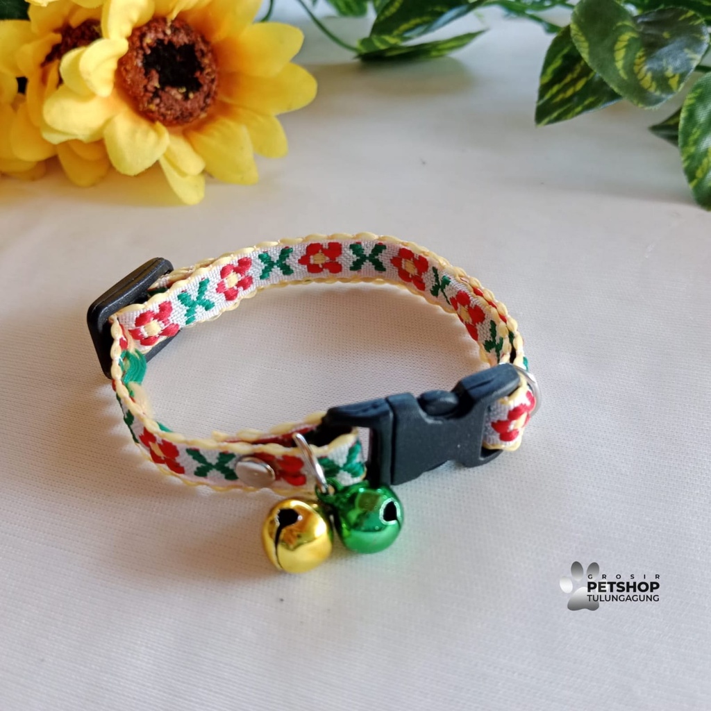Kalung Kucing Motif Bunga Silang 2 Lonceng Bahan Tebal Berkualitas