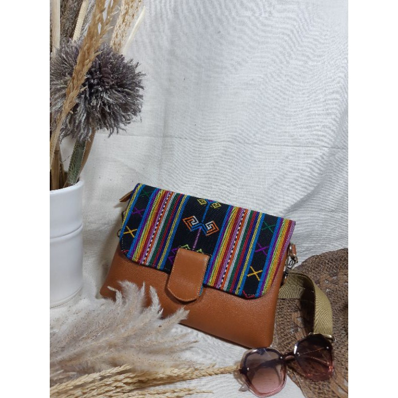 Tas Slempang Tenun Ntt, Tas slempamg cewek, Tas wanita,  Tas Tenun Kulit Sapi