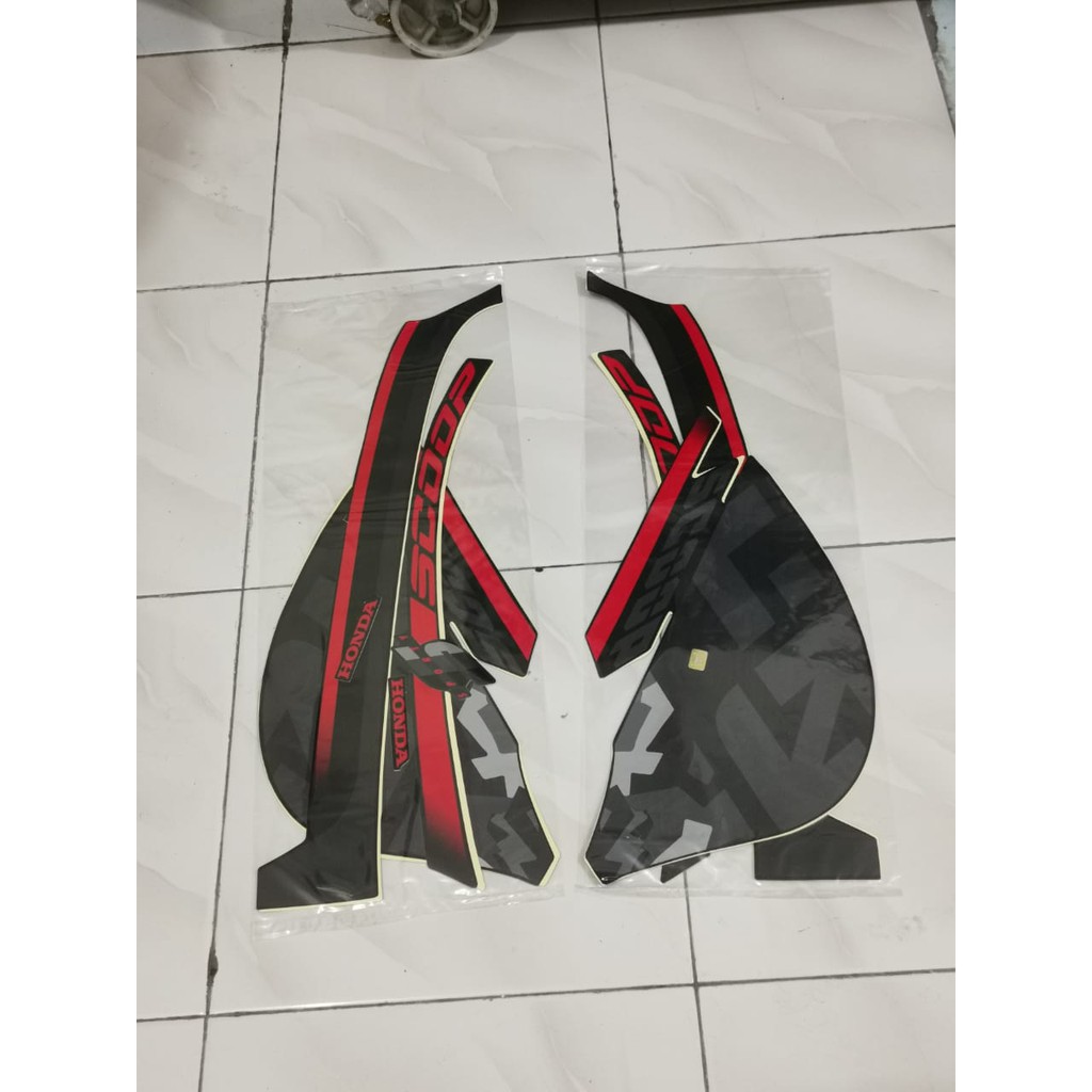 Stiker Bodi Lis Body Striping Scoopy 2021 Sporty Hitam Merah