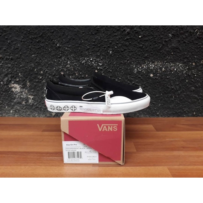 VANS SLIP ON PRO X INDEPENDENT BLACK WHITE