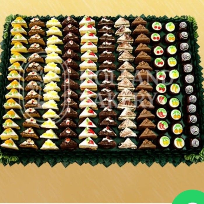 

Kue tampah/ kue nampan kotak persegi uk. besar by Holland Bakery