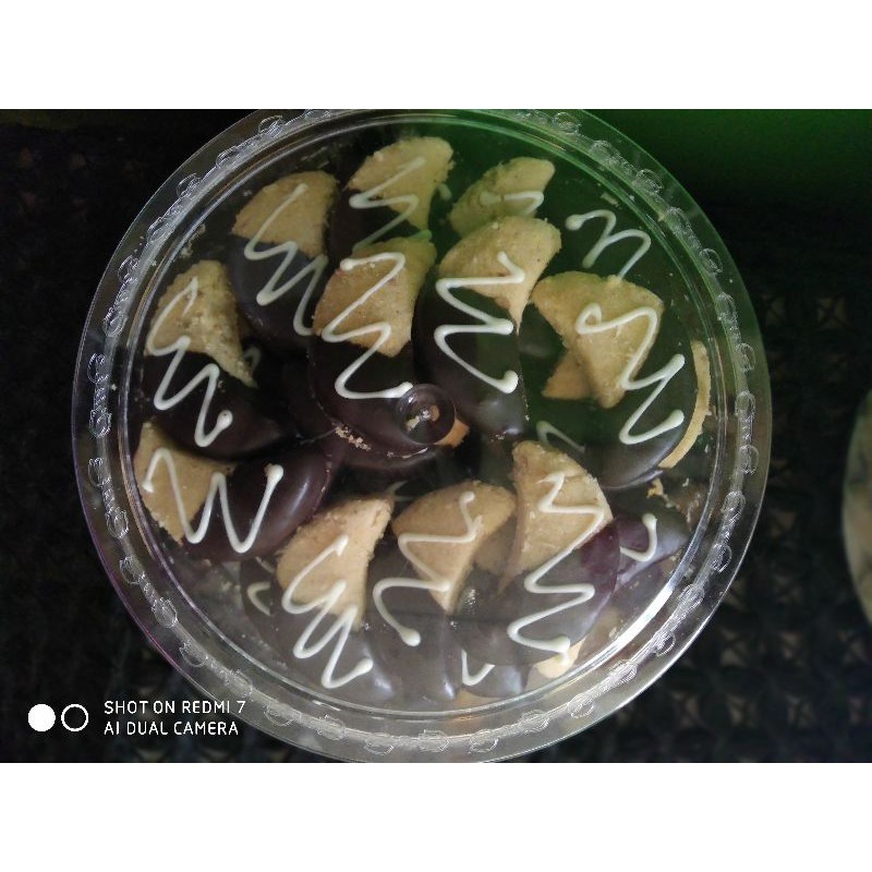 

kue kacang coklat