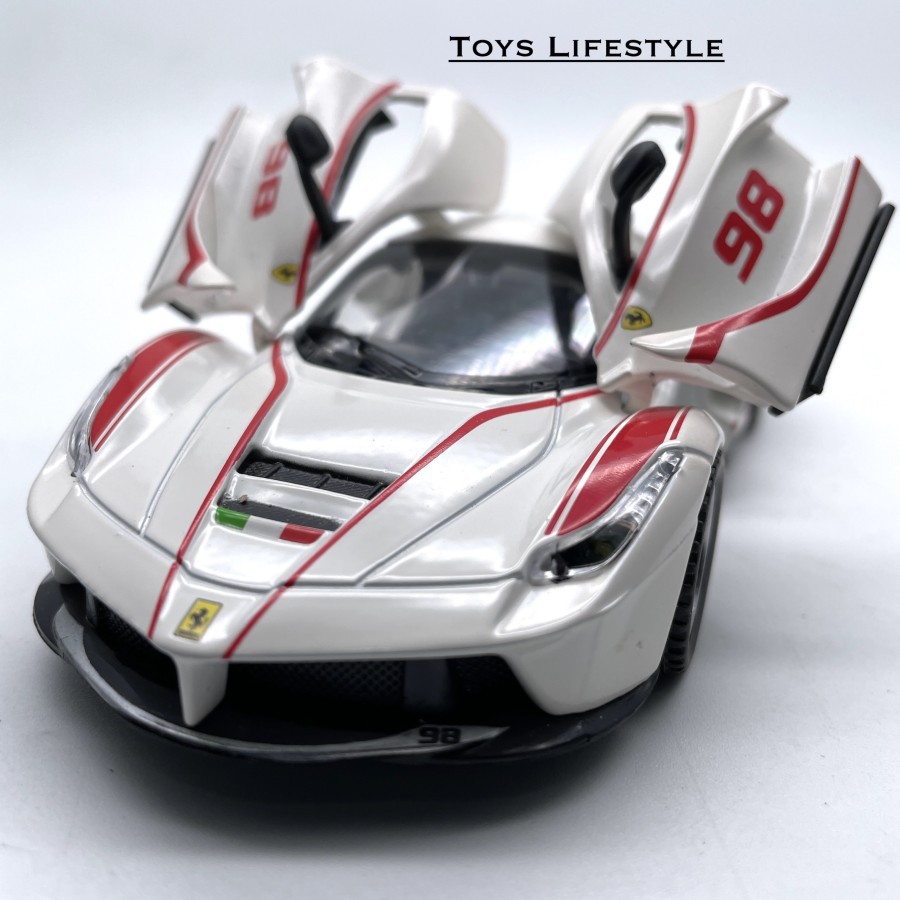 Mainan Mobil Diecast LaFerrari 1:32 (Putih)