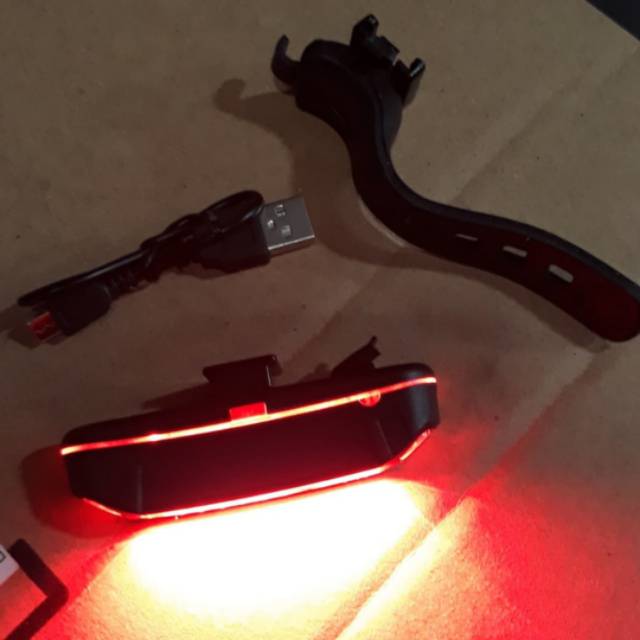 LAMPU SEPEDA BELAKANG USB CAS