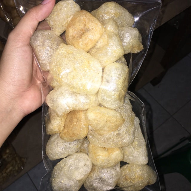 

Krupuk kulit/pilus ikan/kripik pisang/telur gabus