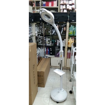 lampu facial LED kaca pembesar