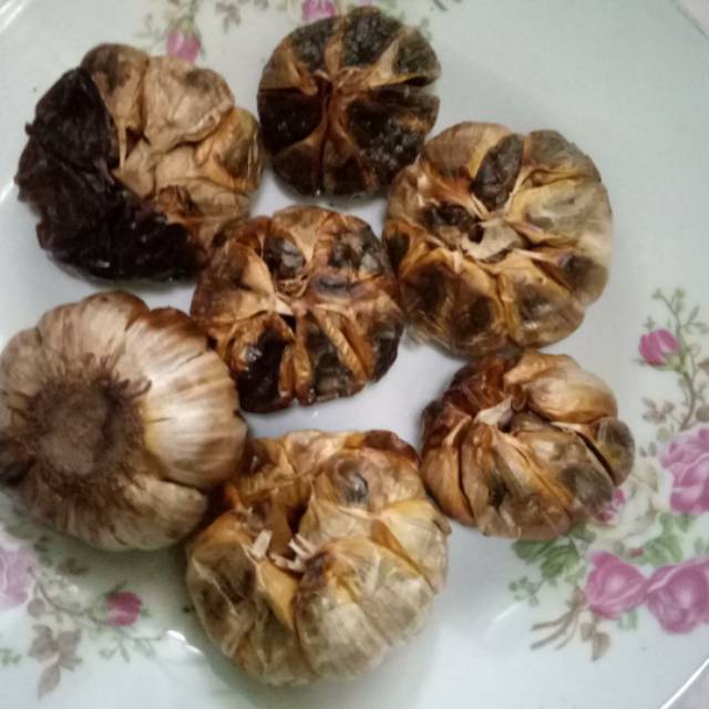 

Blackgarlic/bawang hitam fermentasi. Manis enak