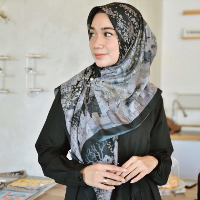 Buttonscarves New York Black