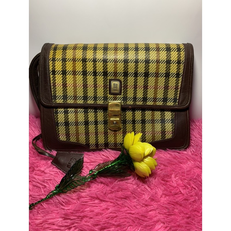 Clutch wanita daks warna kuning preloved